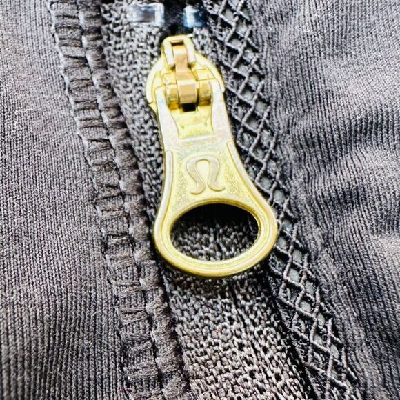 LULULEMON ATHLETICA Black High Rise Crop Leggings Lululemon Mesh Zipper Pockets - Picture 5 of 9